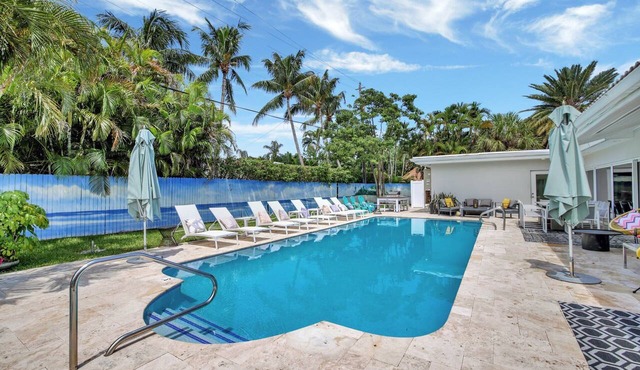 Beachfront Bliss: 6 Bedroom Home with Heated Pool
