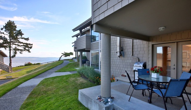 Beachfront Condo - Mutiny Bay in Freeland