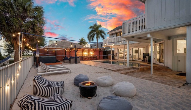 Beachfront Oasis w/Htd Pool Cinema Game-Room Tiki in Pompano Beach