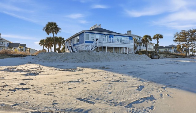 Beachfront, Large Deck, Sleeps 9, Open, Airy & Spacious