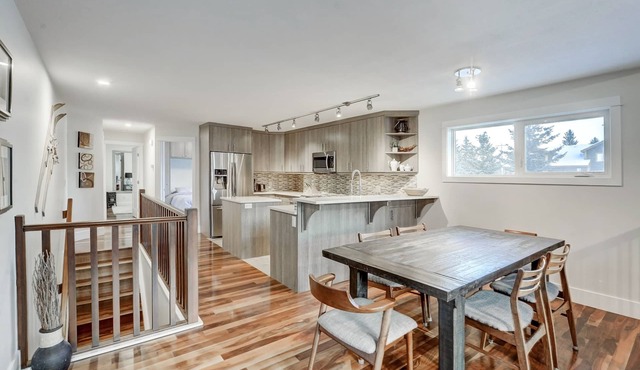 Beautiful Canmore Home with views and walk to DT in Canmore