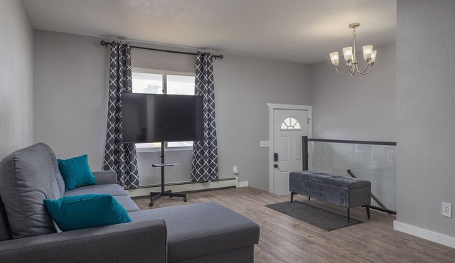 Beautiful, spacious and clean 4 bedroom home with spare living room