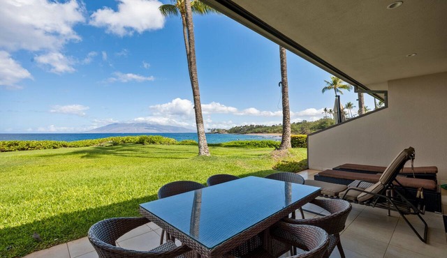 Beautifully Upgraded Oceanview Condo Steps to the Beach at Makena Surf #F-109