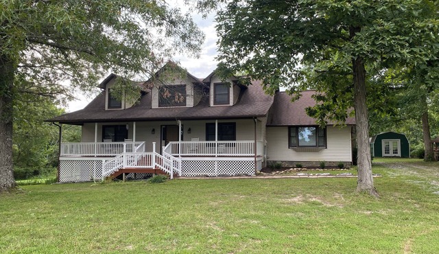 Belton Retreat - farm in the foothills of the Smokies