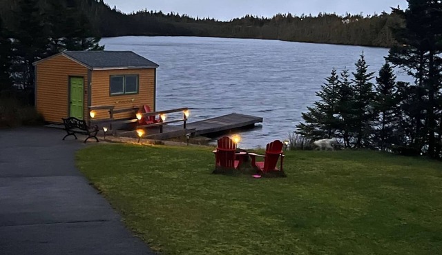 Bermuda Waterfront: Ultimate Lakehouse Experience in Holyrood