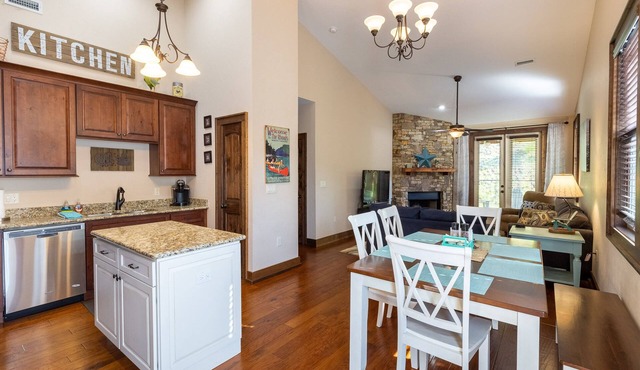 Berry Patch - Modern Townhome in Small Resort Community with Pool