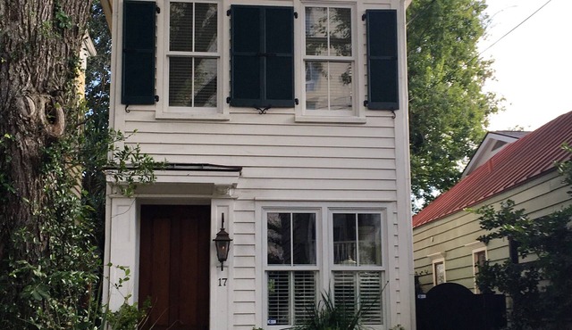 BEST LOCATION-Our home is located in the heart of Charleston's Historic District