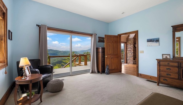 Black Bear Lodge- 6 BR With Panoramic Views