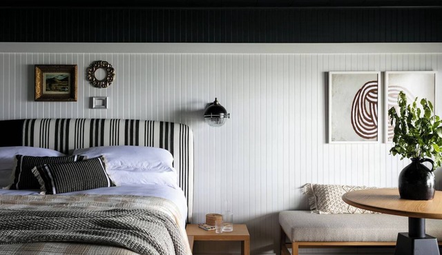 Bluebird Ocean Point Inn | Oceanfront Deluxe King w/Porch | Private Beach