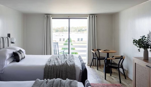 Bluebird Ocean Point Inn | Double Queen | with Private Beach Access