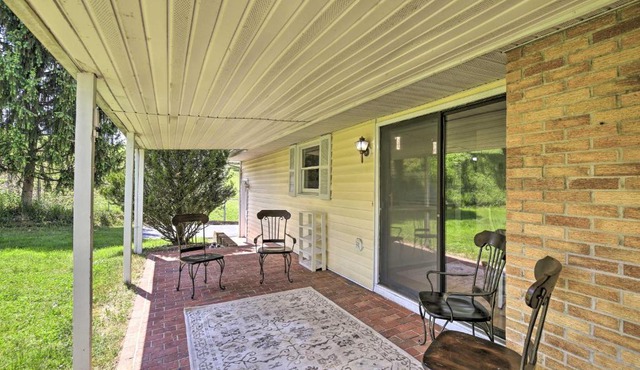 Bluefield Retreat w/Pool Table: Near Parks!
