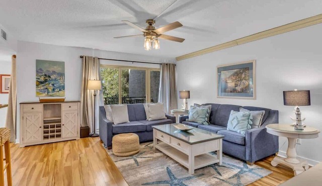 Bluff Villas Getaway Close to The Salty Dog