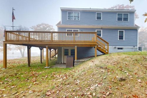 Boothbay Harbor Home with Water Views | Near Dining & Whale Watching