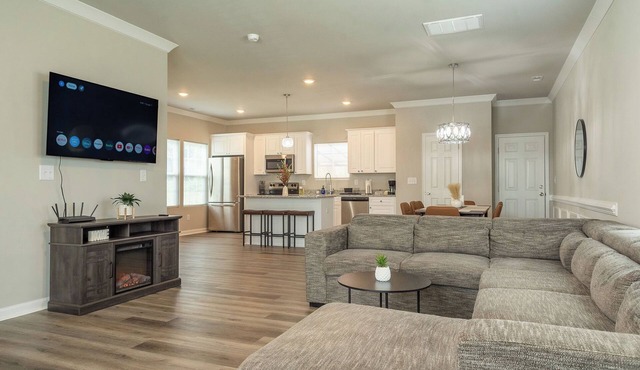 Brand New 3BR - Patio - Fast WiFi+Workspace - Near Airport & Whitewater Center
