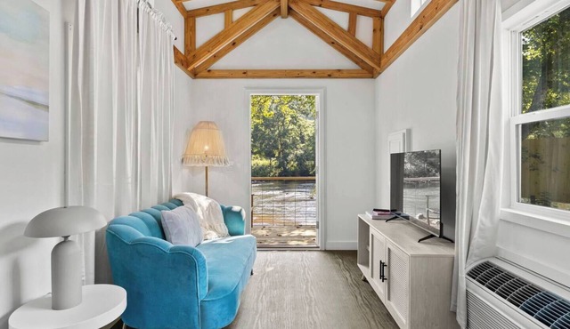 Breezy, Riverfront Tiny Home, King Bed, and Deck