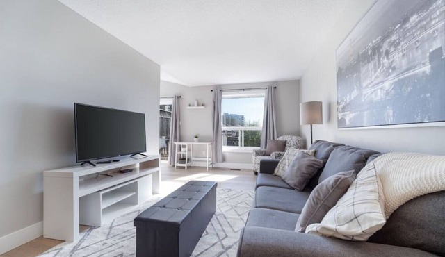 Bright & Spacious - 3-Bedroom Home in Kitchener