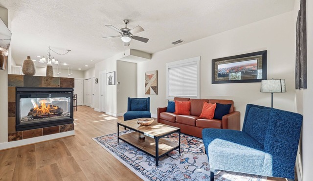 Bronco Game Day Getaway Walk to Stadium+Fireplace+Indoor Parking
