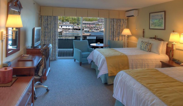 Browns Wharf Inn