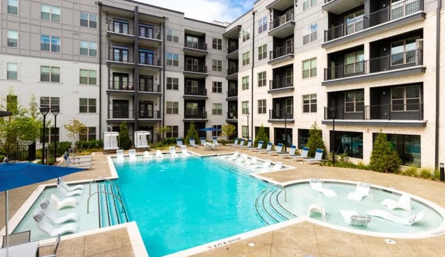 Buckhead Quarters - Spacious with Private Balcony