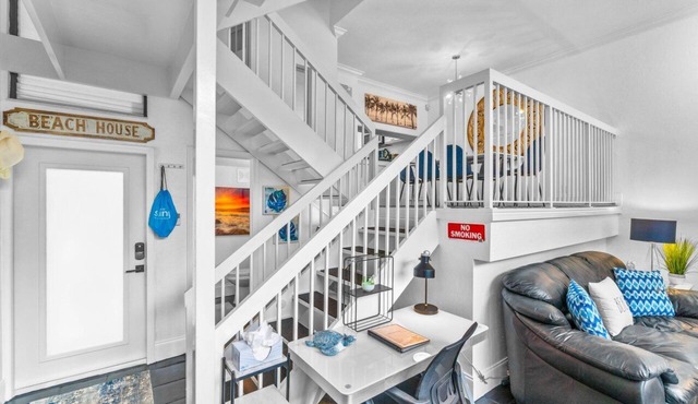 BY THE SEA VACATION VILLAS 2 BED/POOL/TWO BLOCKS TO BEACH/PRIVATE DECK
