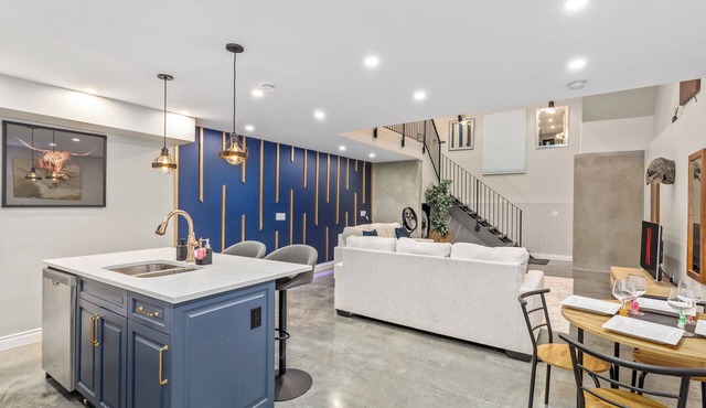 Calgary Finest Open Concept Loft near Downtown in Calgary