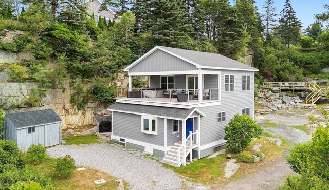 Captain's Quarters, newly renovated home with hot in South Thomaston