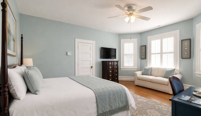 Captain’s Quarters Inn Downtown Edenton King Bed 2nd Floor