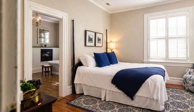 Captain’s Quarters Inn Downtown Edenton King Bed 2nd Floor