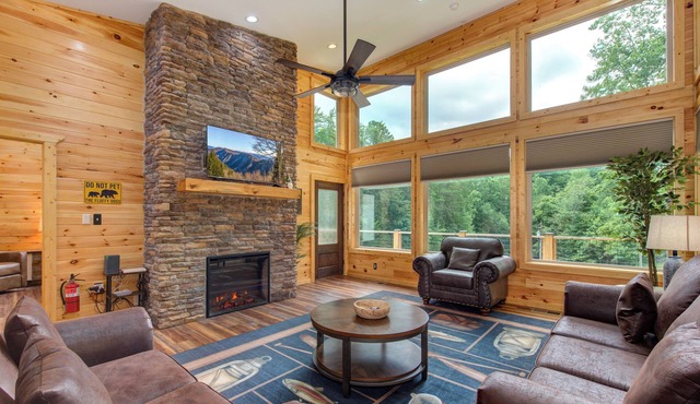 Cardinal Pool Cabin – 2BR Mountain Retreat with Private Indoor Pool, Hot Tub &am