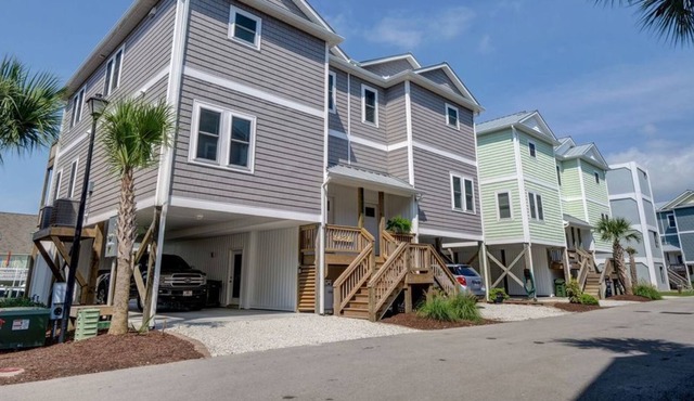 Channel Marker 11 | Canal Front, Pool Access