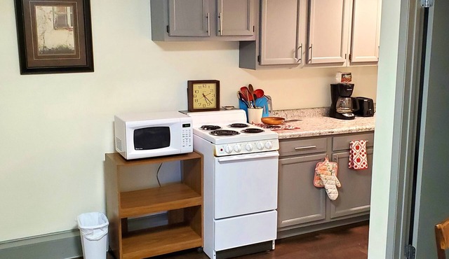 Charming 1-bedroom split-level apartment with WiFi in Tomah in Tomah