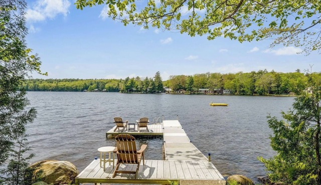 Charming 1920's lakefront cottage on Great Pond, sunsets from the dock