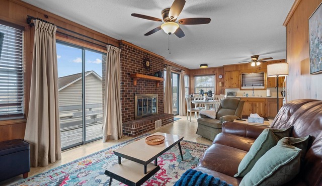 Charming 2-bedroom, 2 bth apartment with water views, golf, quiet community
