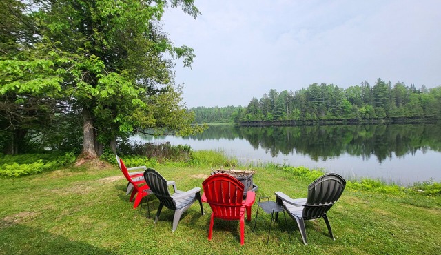 Charming 2 Bedroom Cottage steps from Conroy Lake in Monticello, Maine.