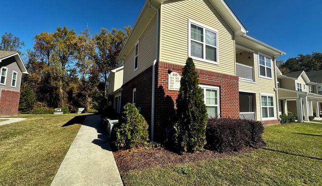 Charming 2-bedroom apartment in a great location near ECU campus