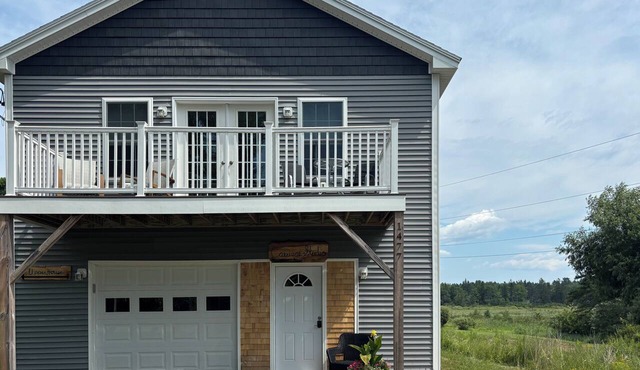 Charming 3-bedroom house in fantastic Bar Harbor w/AC, art, private studio