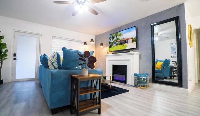 Charming 3BR Miami Home with Stylish Lounge, Coffee Bar & Peaceful Vibes in Miami