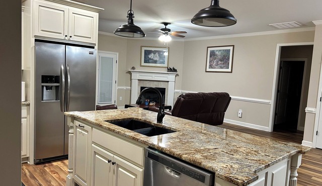 Charming 4-bedroom farm house retreat where luxury meets nature in Smithfield.
