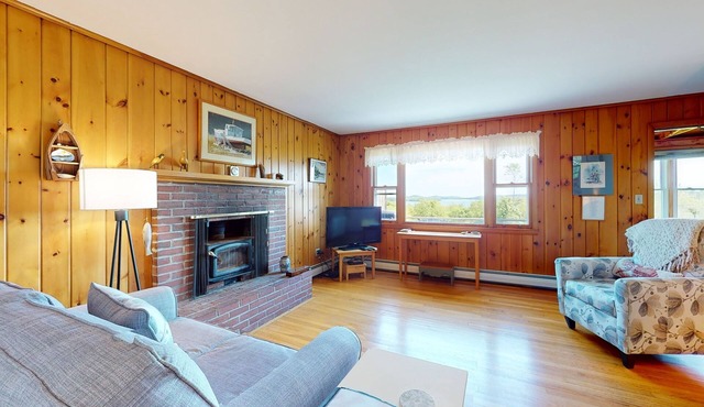 Charming abode with water views, updated kitchen, & internet - dog-friendly in Castine