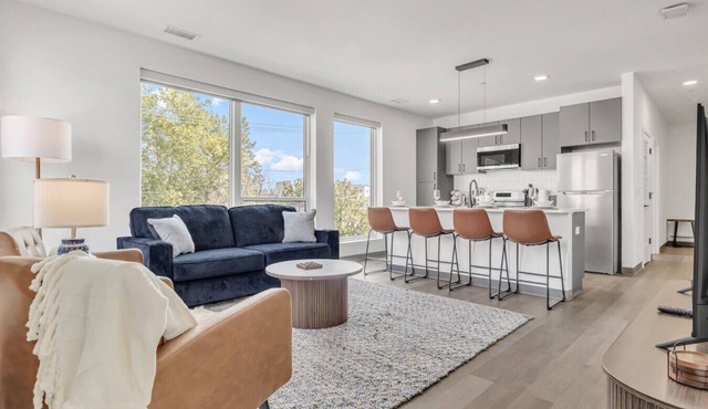 Charming & Central 2BR | Cleveland Clinic