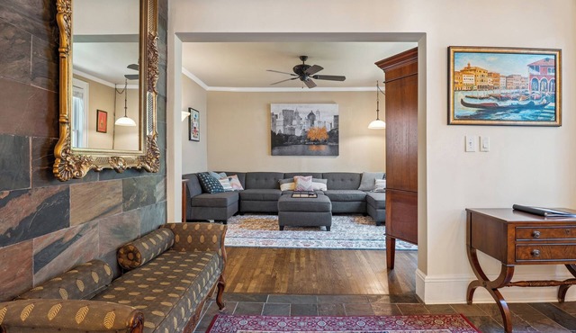 Charming historic 2 BR/2BA + Loft unit in a triplex near Piedmont Park/Beltline