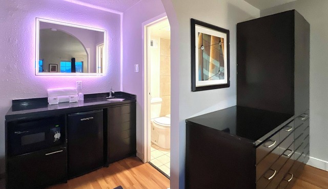 Charming King Studio Suite in Lafayette with High-Speed WiFi & More! in Lafayette