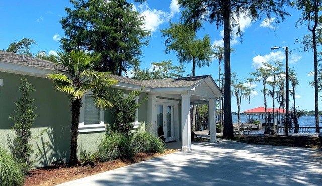 Charming Lakeside 3-bedroom cottage in awesome White Lake with AC, WiFi