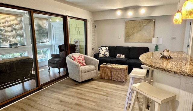 Charming lower level 1-bedroom Seascape villa just steps from the beach!