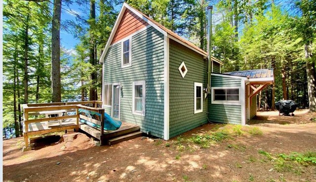 Charming, peaceful Maranacook waterfront camp nestled in the pines
