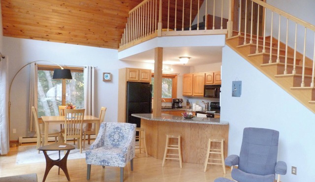 Charming two-bedroom cottage on Cape Rosier walking distance to Bakeman Beach! in Brooksville
