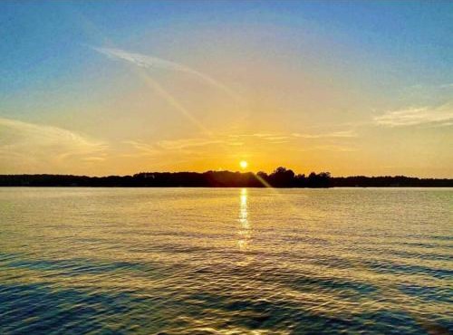 Chateau Merlot Lakefront Retreat USNWC Boat Rental