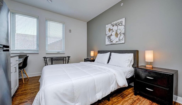 Chic Modern Studio Apartment by Stay Gia in Indianapolis