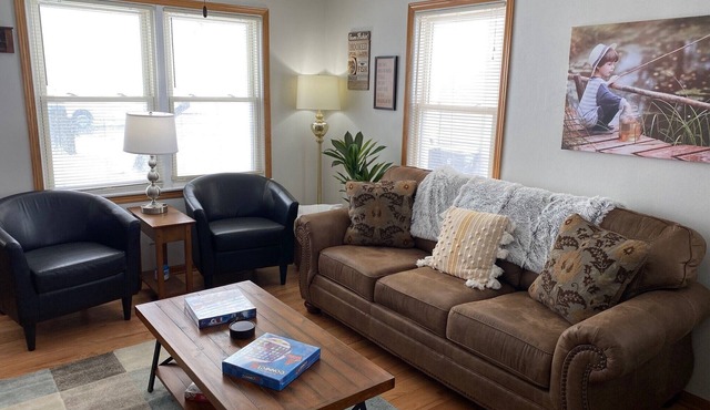 Cityscape! Pro Cleaned, Self Check In, Sleeps 10 in Mount Pleasant