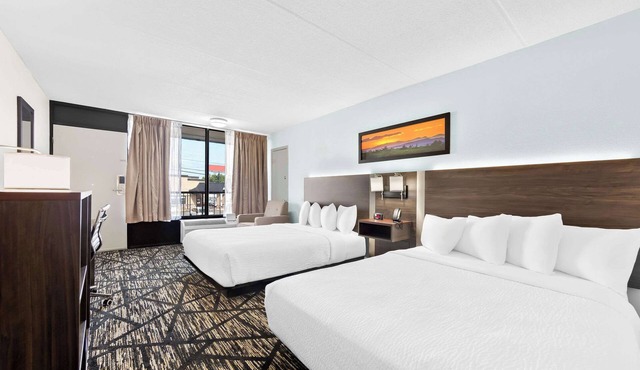 Clarion Inn & Suites near the Leconte Center Pigeon Forge